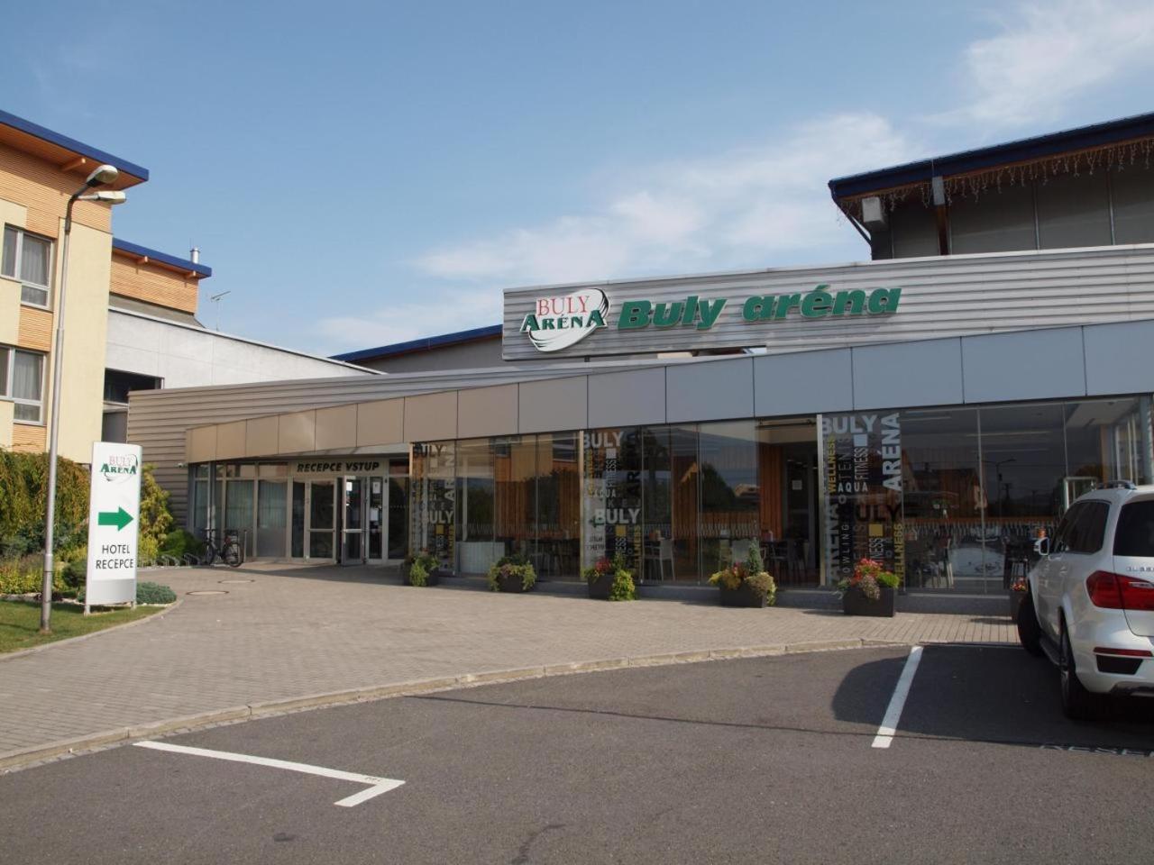 ホテル Buly Arena Kravaře エクステリア 写真